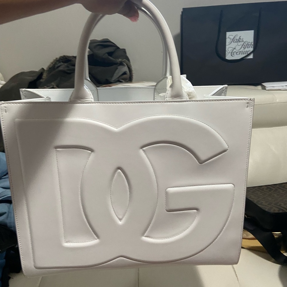 This nice large still like new Dolce&gabbana bag original price 2400